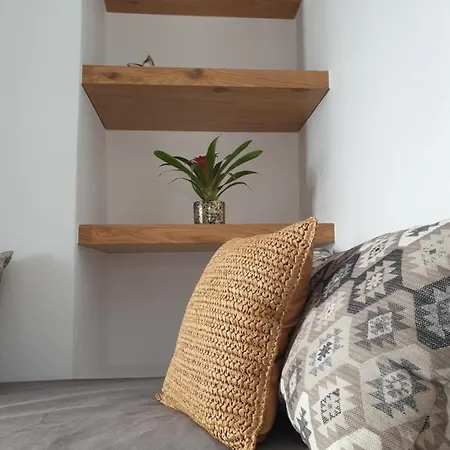 Kalypso Apartment Pera Gyalos